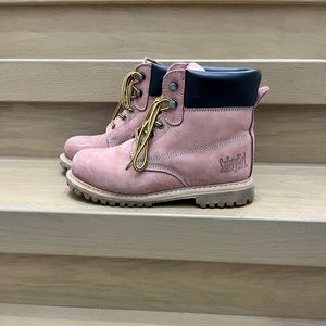 Excellent condition SAFETY GIRL steel toe boots